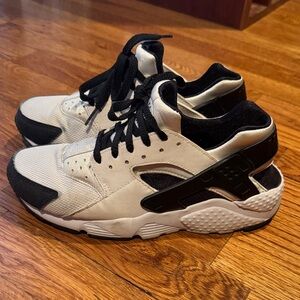 Nike Kids Sneakers Black and White